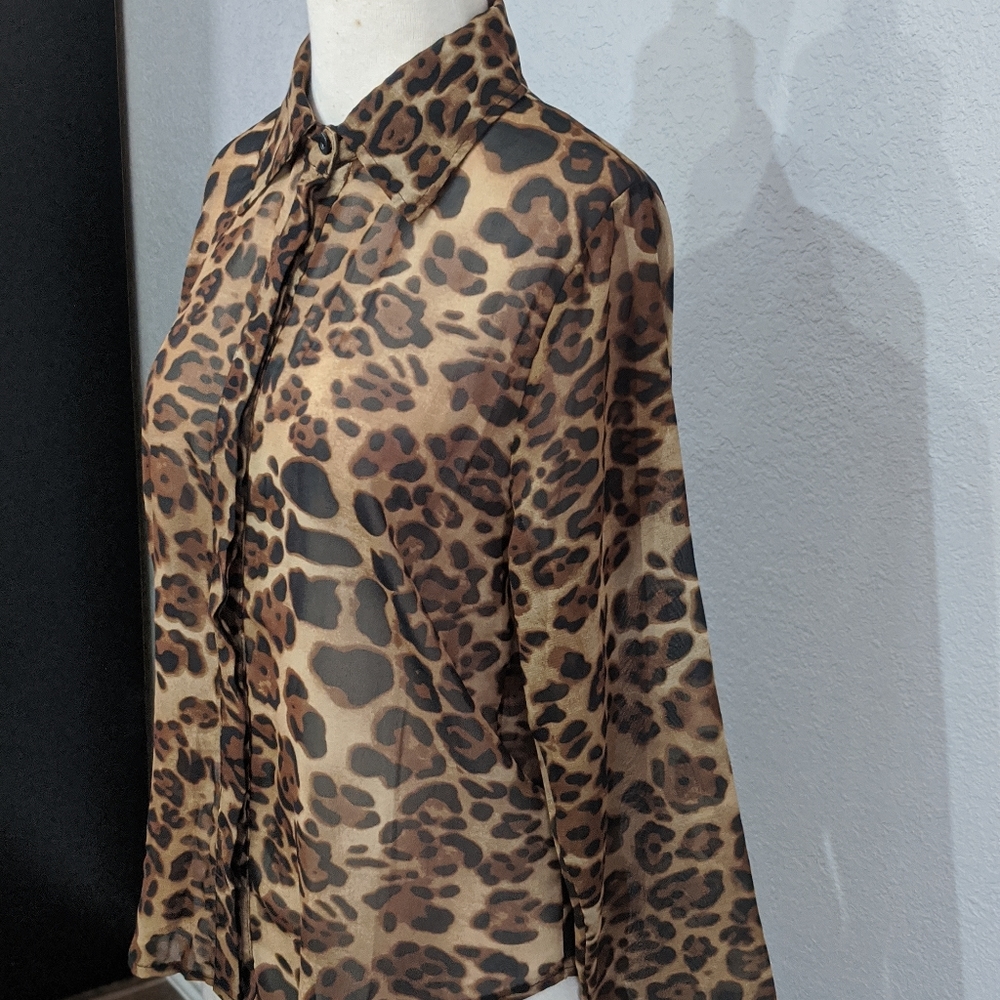 Leopard print button down - Picture 2 of 6